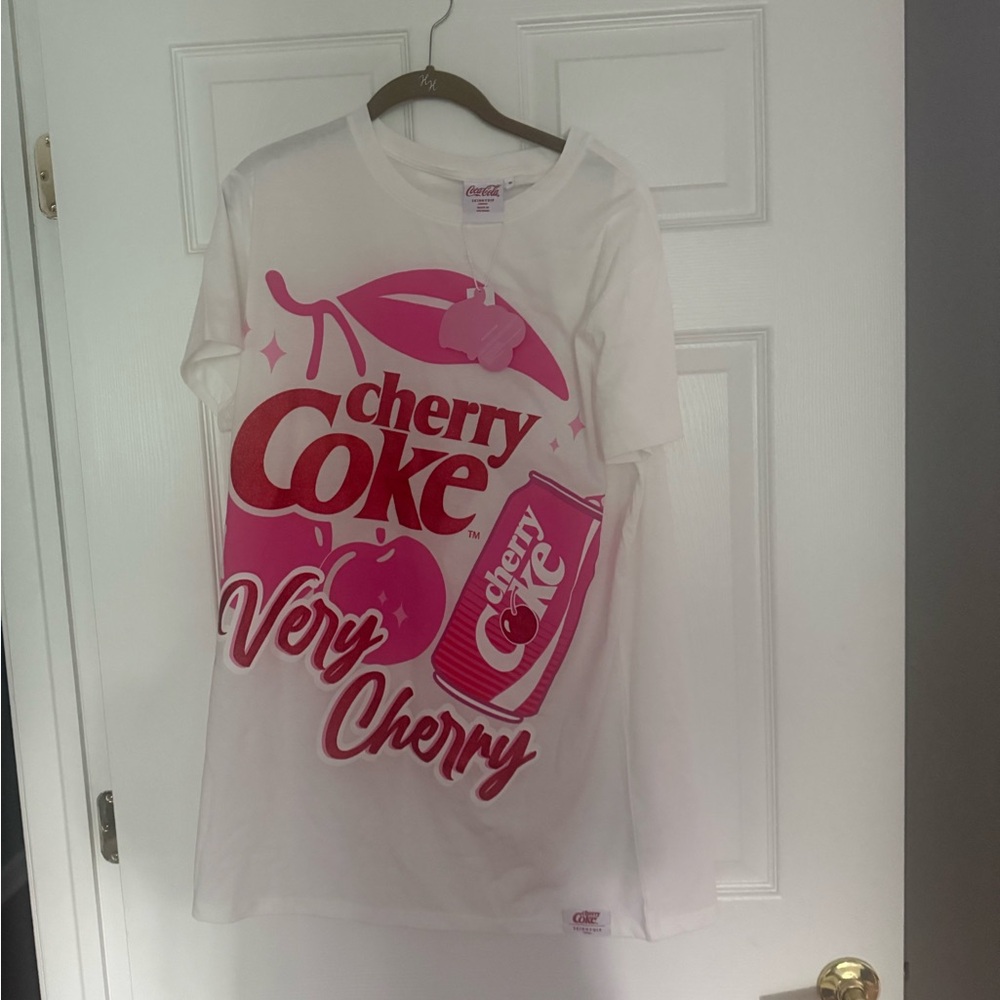 Nwt Cherry ๐ Coke Graphic White Tee - Picture 2 of 7